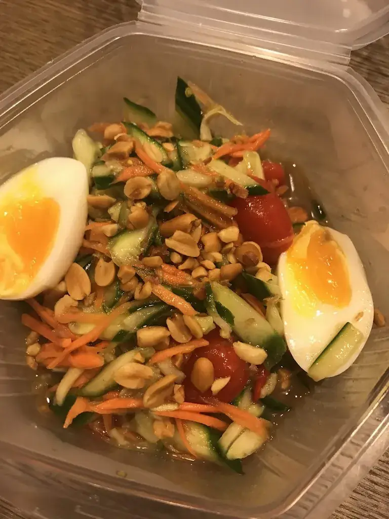 Susanne Behrisch_Tom Yam_Zeist_review