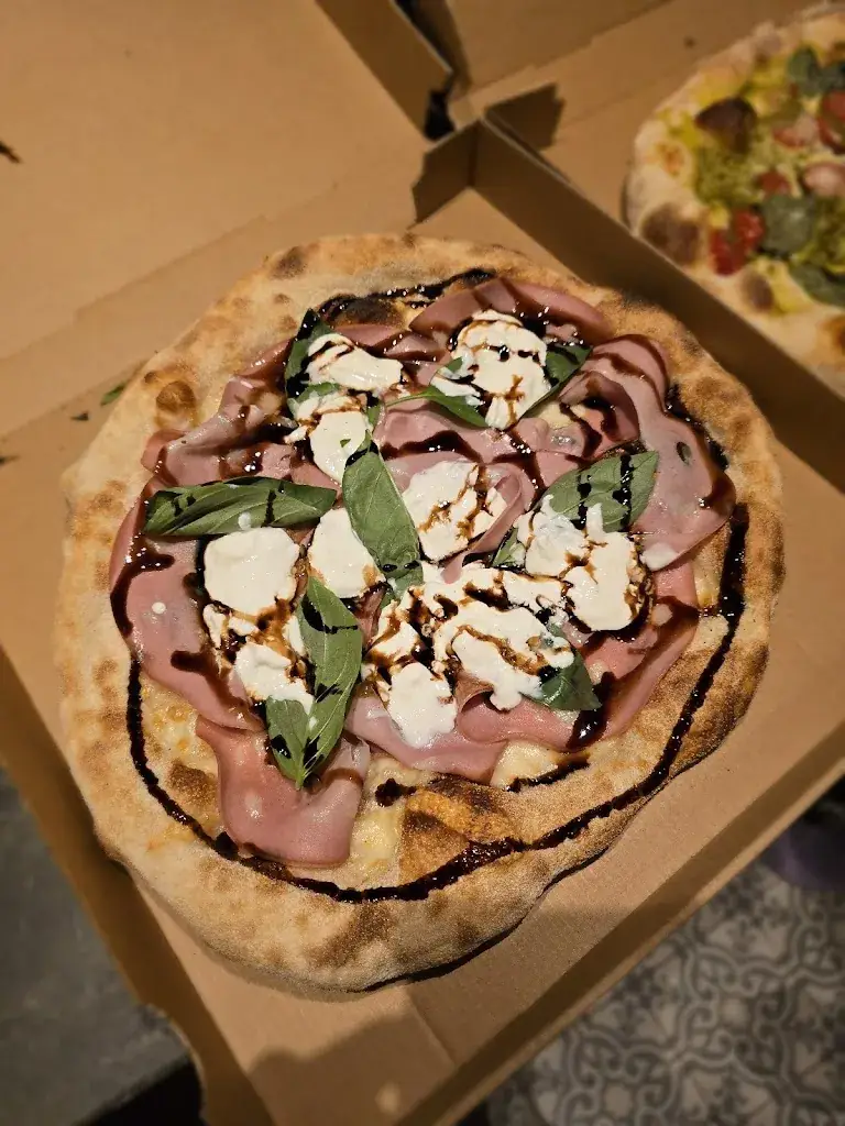 Jake Davies_PizzArt_Utrecht_review