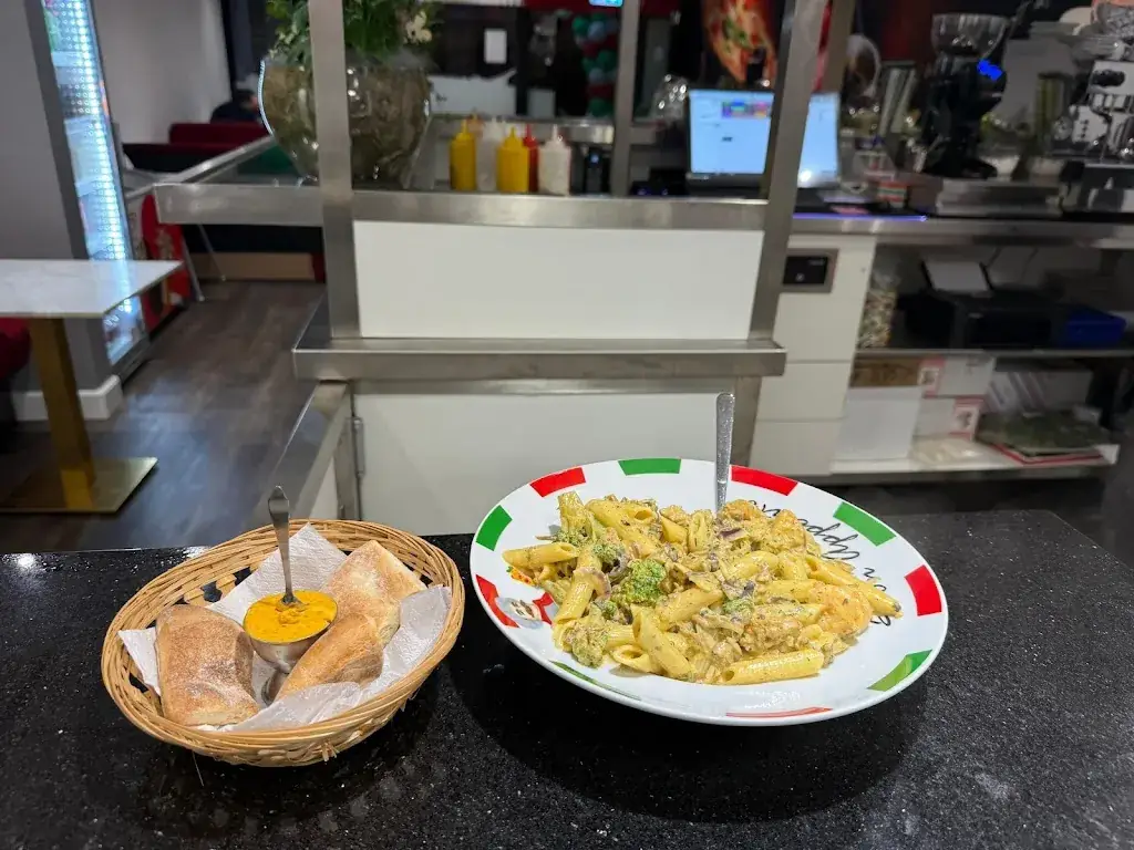 Pizzeria Luigi's_Utrecht_slider_image_3