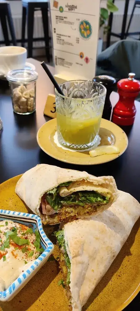 Menu_A Beautiful Mess - Utrecht (AZC Oog in Al)_Utrecht_imagen_5