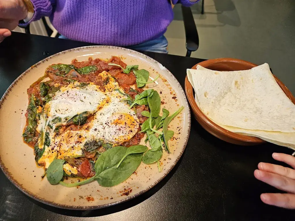 A Beautiful Mess - Utrecht (AZC Oog in Al)_Utrecht_slider_image_2