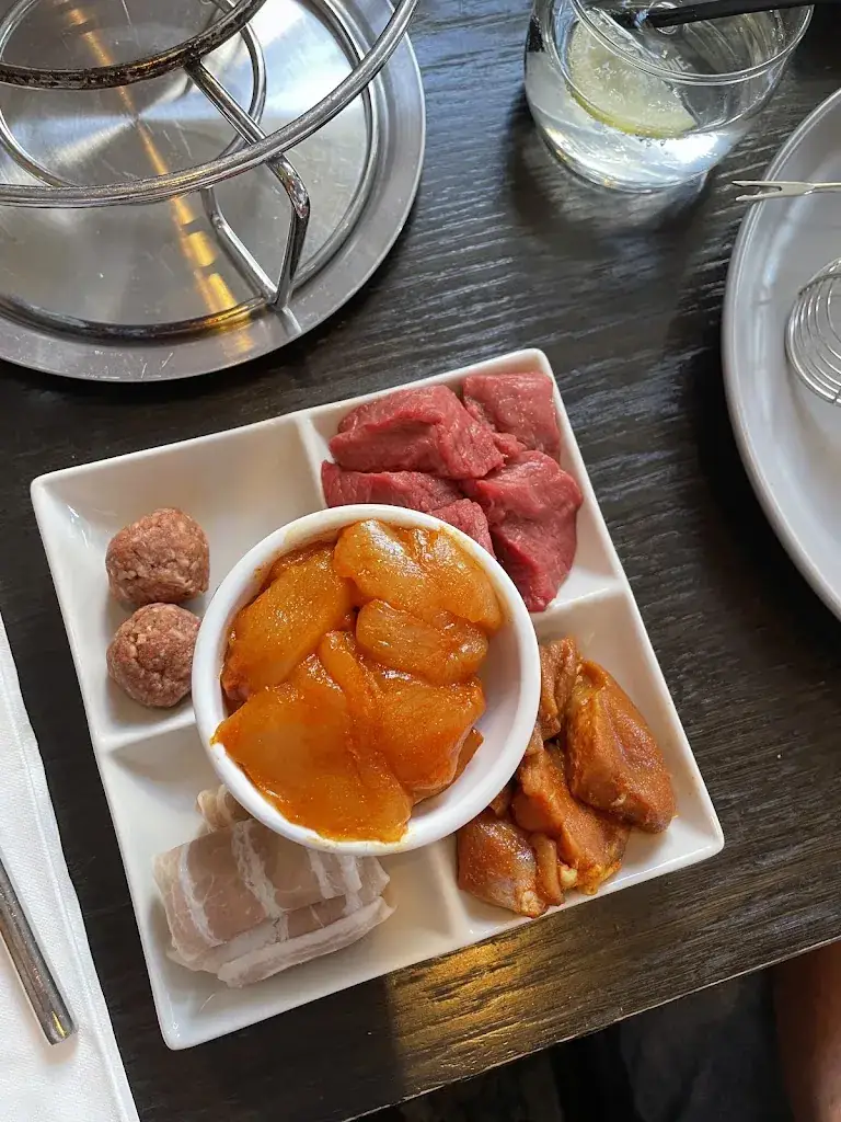 Szonja Nagy_Fondue Restaurant Hello Again_Leusden_review