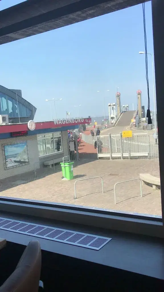 Café Restaurant Land- en Zeezicht_Holwerd_slider_image_2