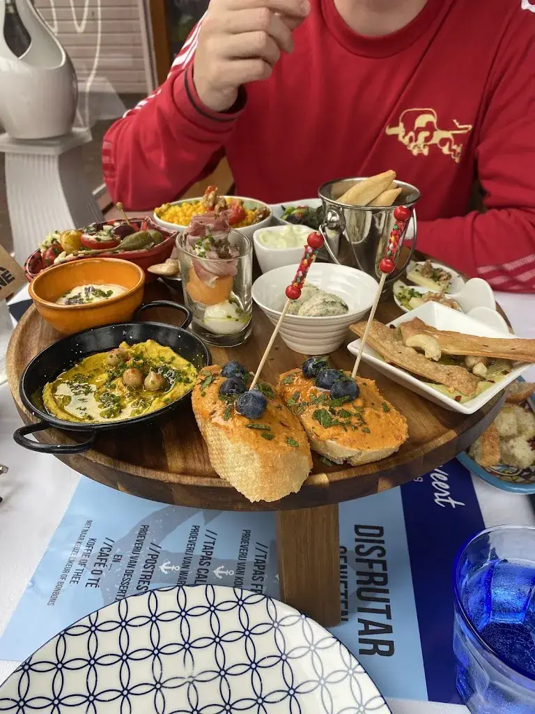 Stephanie Martinez_Herman Serveert_Grou_review