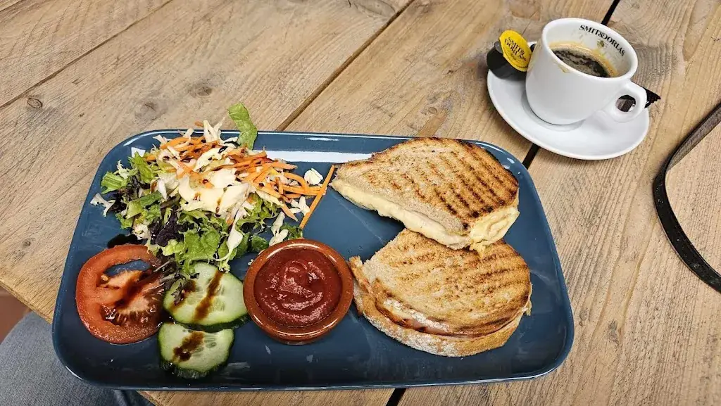 F.J.A.M. van der helm_Horeca Beekhuizen_Velp_review