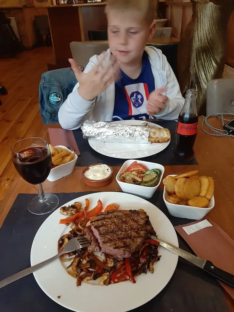 Fons van Bergen_Egyptisch Italiaans Restaurant Pyramide_Gorredijk_review