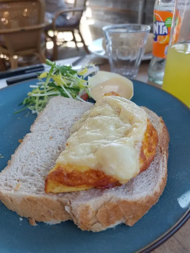 Zsombor Guszlev_Café restaurant BON_Vinkeveen_review