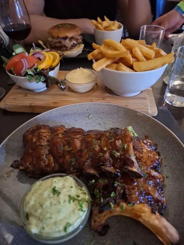 Zuzana Derfenyiova_Bar eetcafé 't Kruytvat_Vinkeveen_review