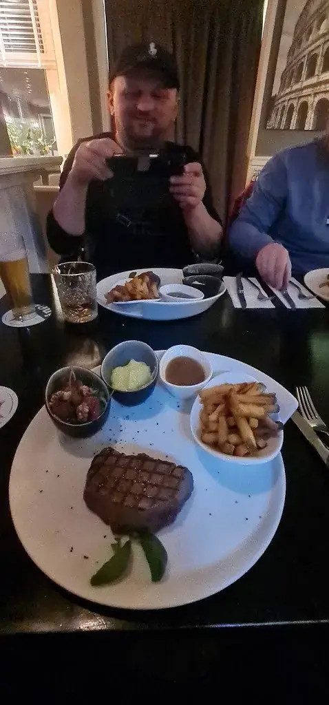 Carlos Leonardo_Mamma Mia_Vianen_review