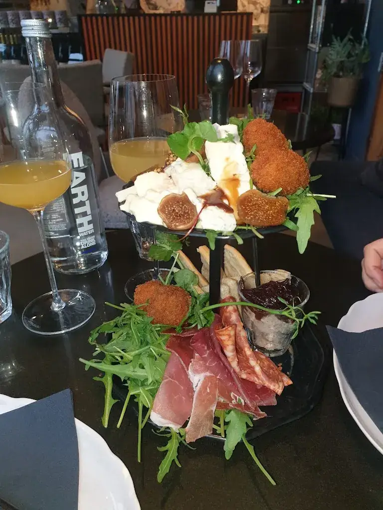 Kitty R!_Benjamins Wine & Foodbar_Vianen_review