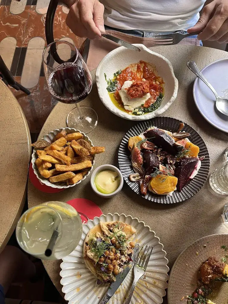 Pegah Shahbazi_Restaurant Carmel Market_Utrecht_review