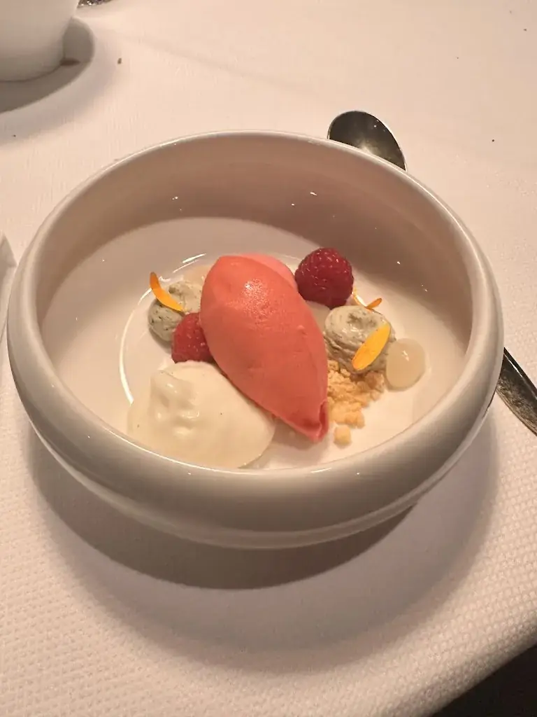 Timo Nazari_Fico_Utrecht_review