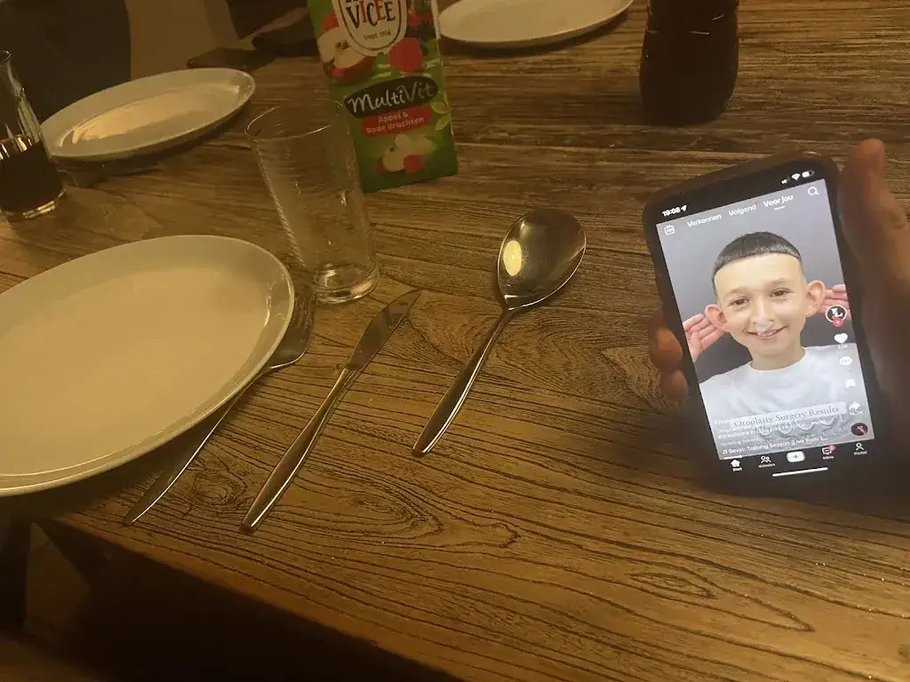 Valente_Dong Hui_Utrecht_review