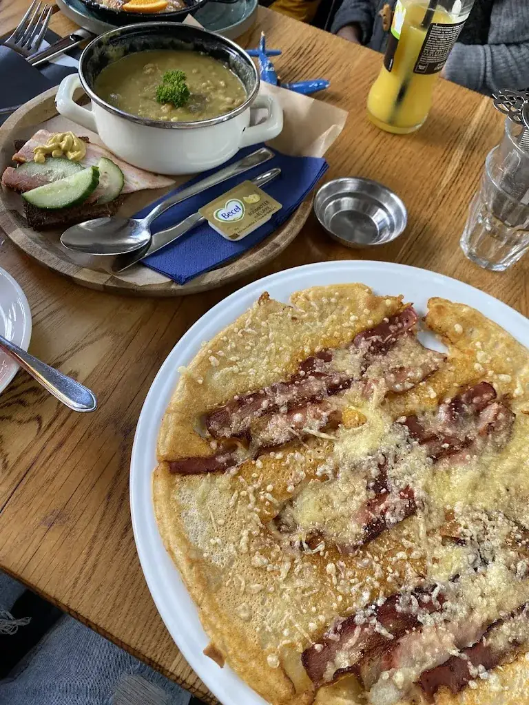 Jordan Nottrodt_Suster Anna_Veere_review