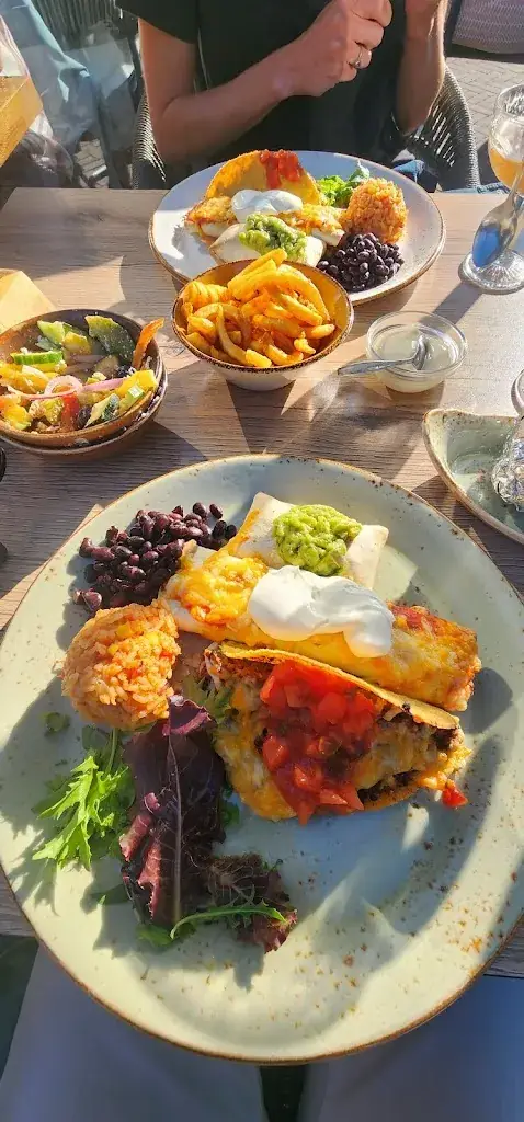 Belal Jassoma_El Fuego_Domburg_review