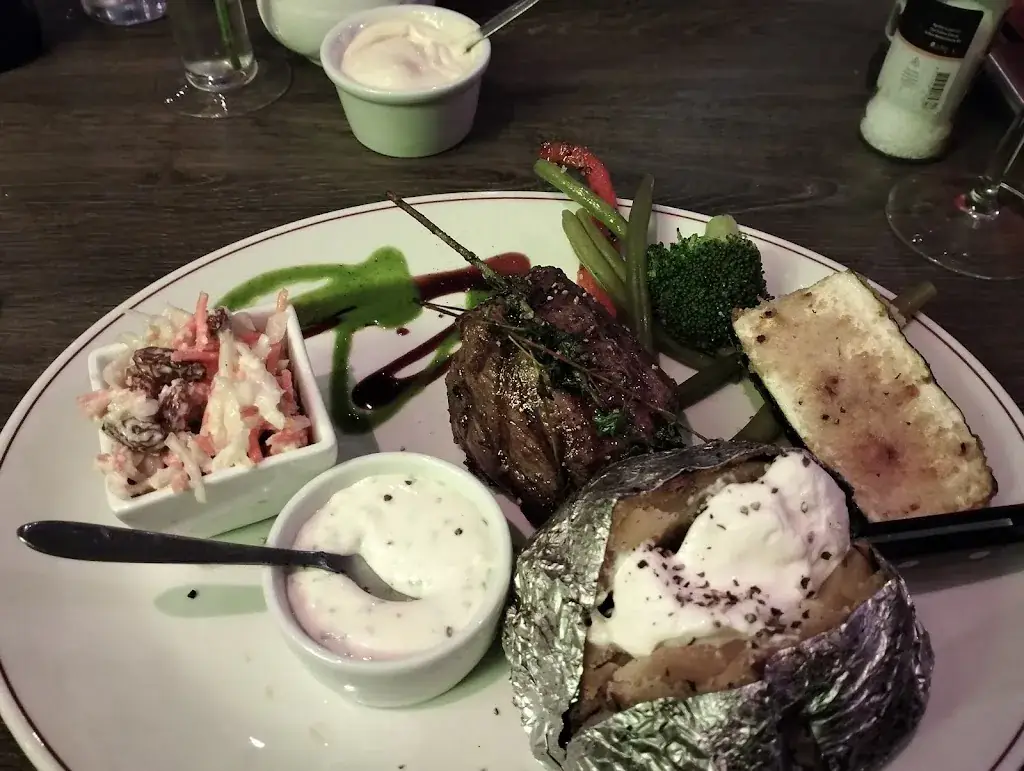 Leoni van Leeuwen_La Brigada_Domburg_review