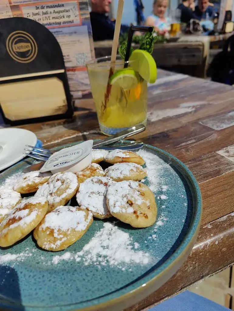 Yvonne Eßer_Strandpaviljoen Noordduine_Domburg_review