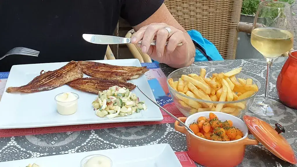 Cor Oudesluijs_Dorpshuis Vijverzicht_Borssele_review