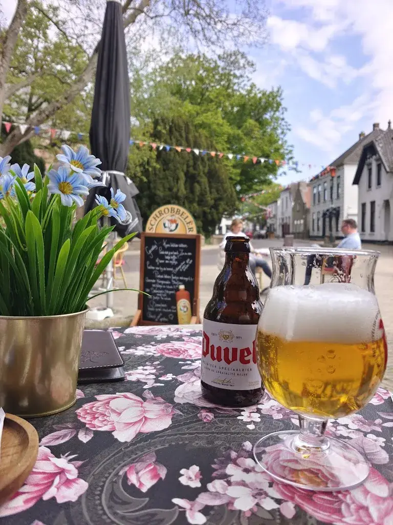 Ksenia Timaeva_Cafe De Herberg_Kapelle_review