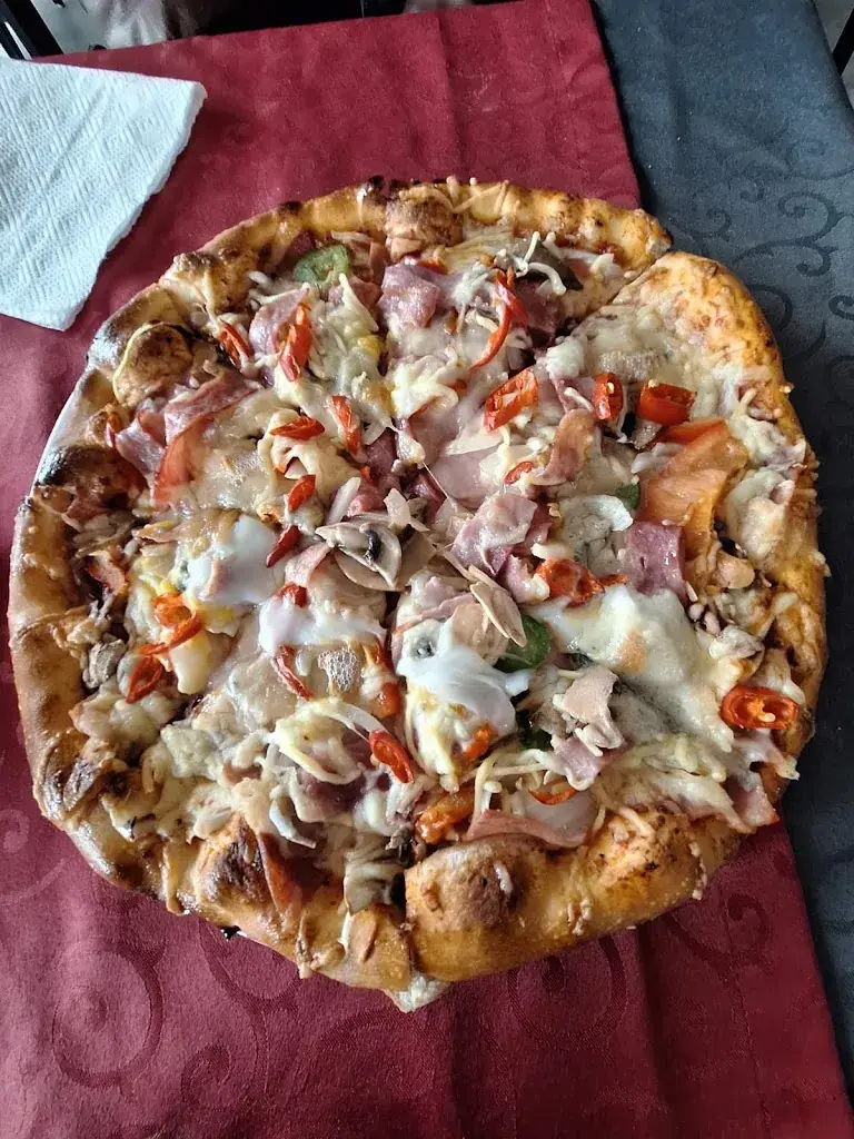 Cristian Ilie_Eethuis Dalien حَلاَلْ_Franeker_review