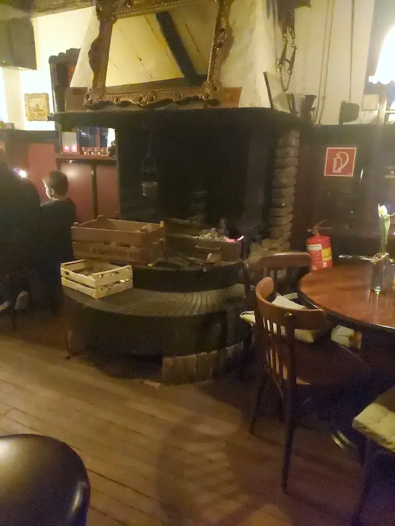 Luiza Michalczewska_d'Ouwe Smisse_Zonnemaire_review