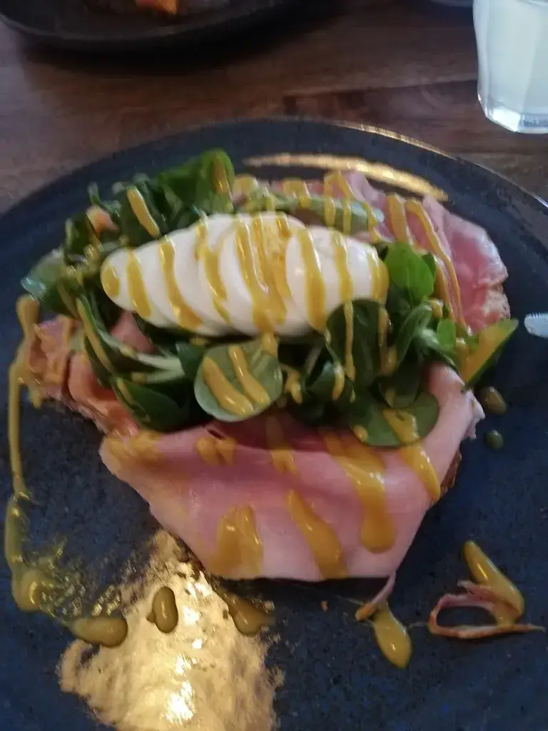 Thierry Dumessie_Uyt in Wijk_Duurstede_recensione