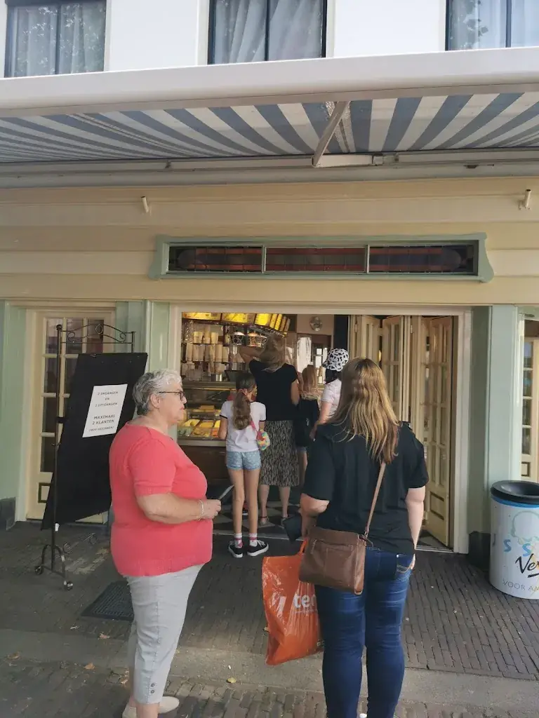 Sander Hoogendoorn_Ice-cream shop Verheggen_Duurstede_review