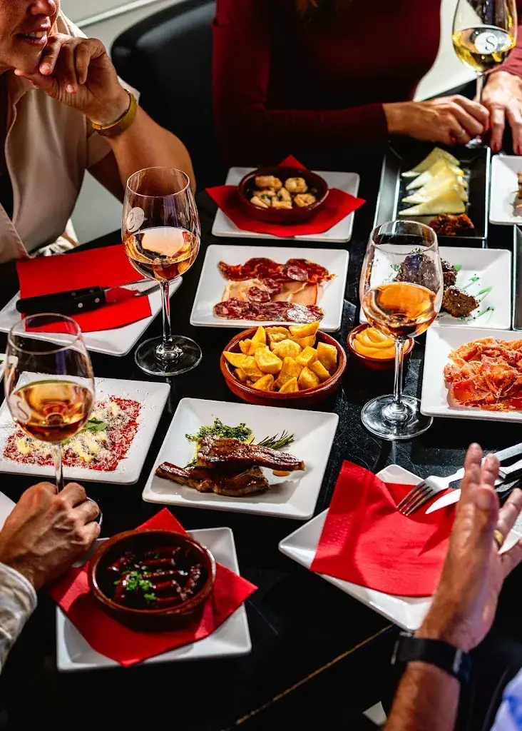 Tapas en Wijnbar van 'S_IJssel_slider_image_2