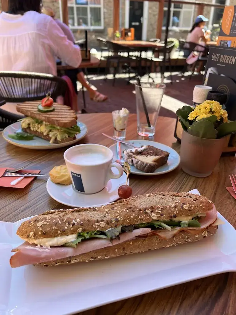 Zohre Azimi_lunchroom la baguette_Burgh-Haamstede_review
