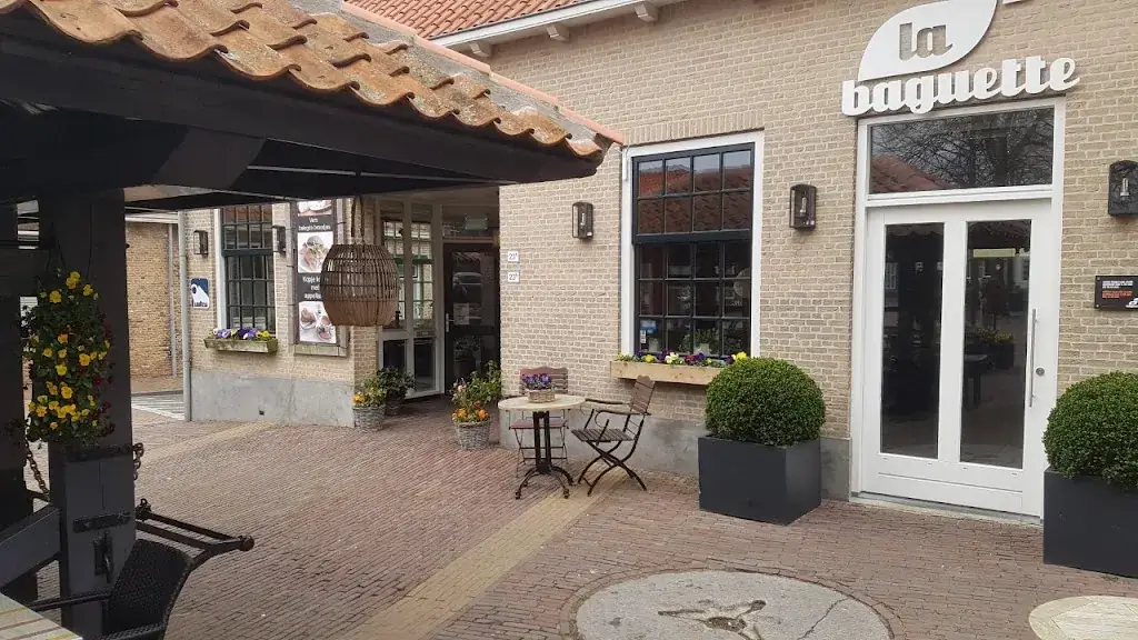 lunchroom la baguette restaurant in Burgh-Haamstede