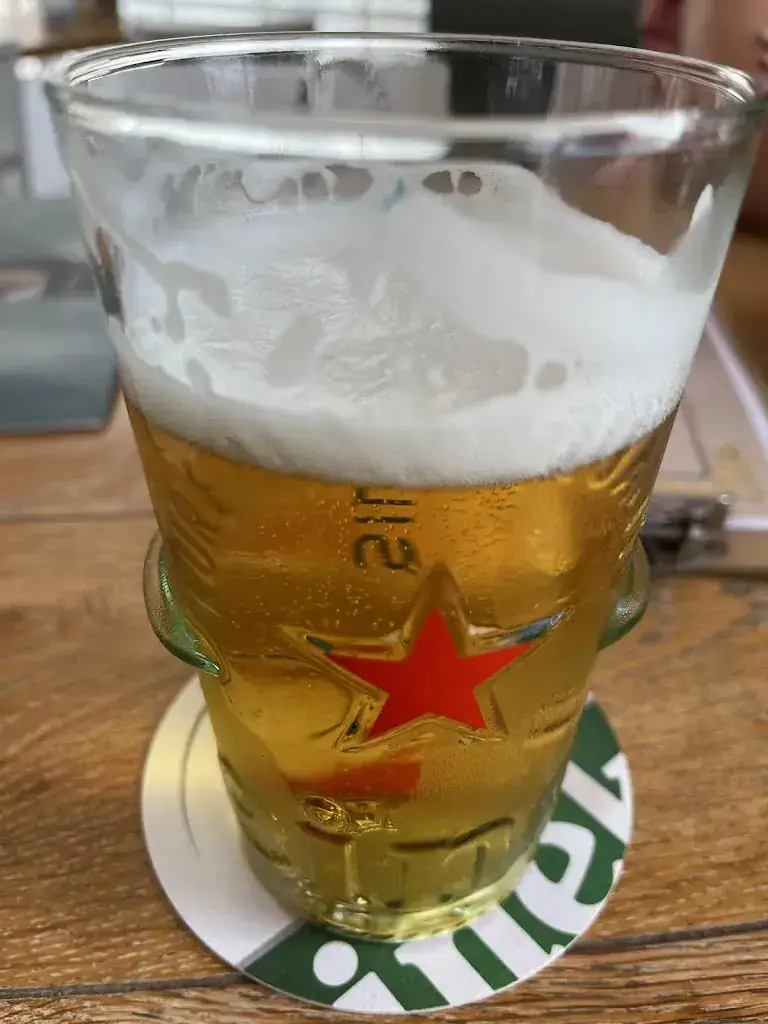 Arthur “Nobody” Hellmis_Beach Club Bestevaer_Kamperland_review