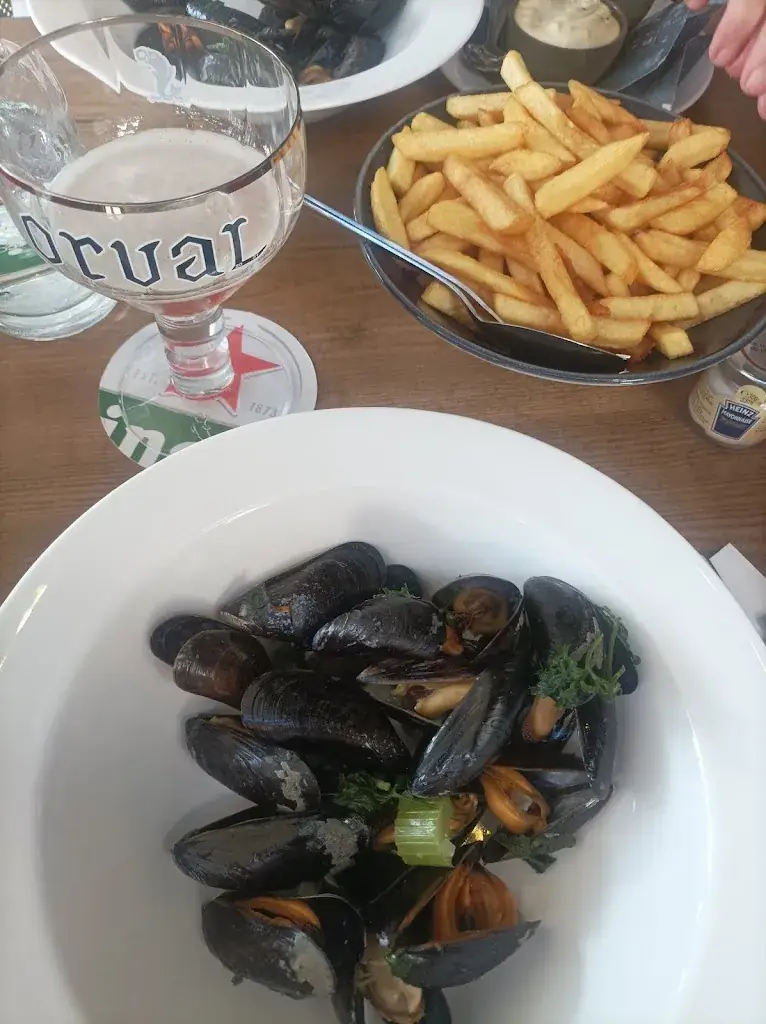 Thomas Welsh_The Neighbour_Breskens_review