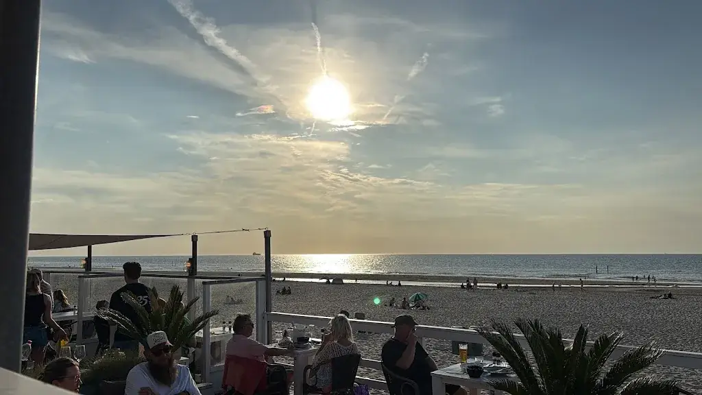 Matthias Dr. Heinze_Beach House 25_Breskens_review