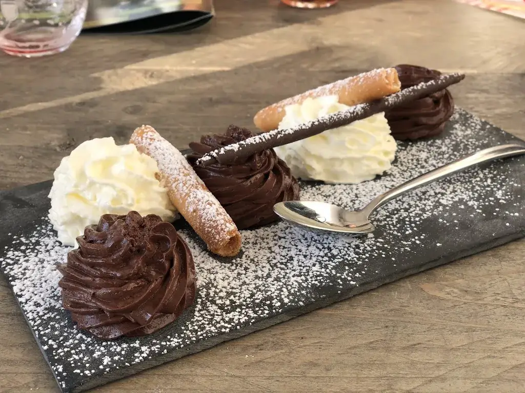 Mayee Riemens_Beach House 25_Breskens_review