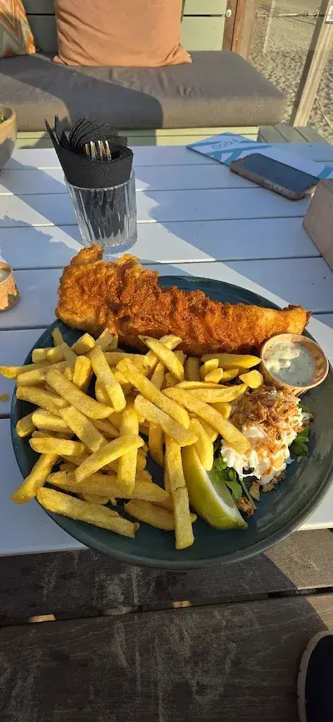 matt horsfall_Strandpaviljoen Vloed_Koudekerke_review