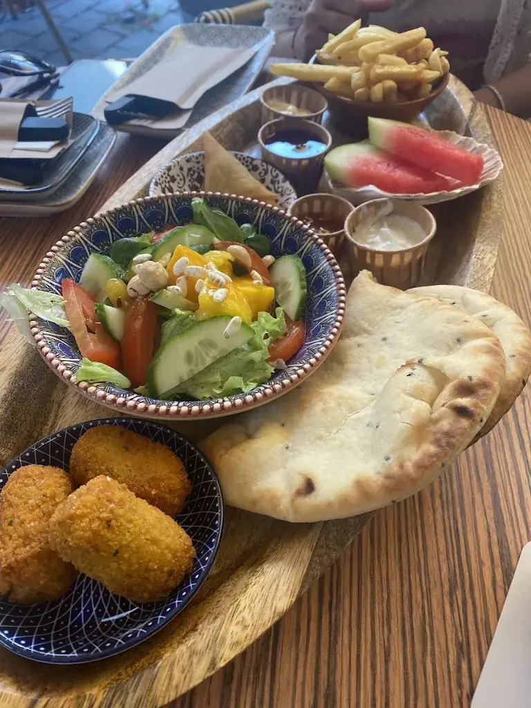 Vasishta Dasika_Sintjacobscafé_Vlissingen_review