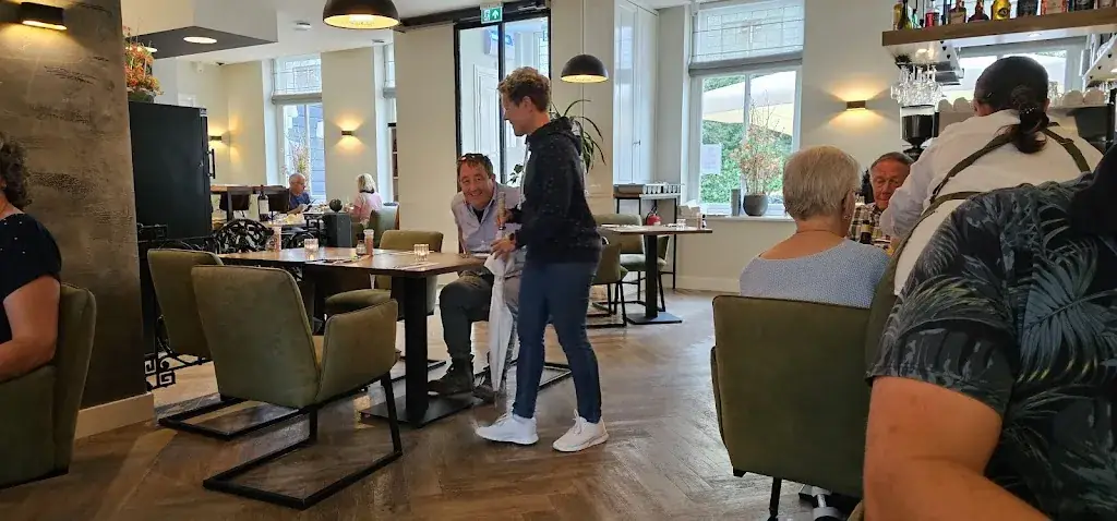 Mgr Dirk van Leeuwen_B&B - Brasserie De Lindeboom Serooskerke_Serooskerke_review