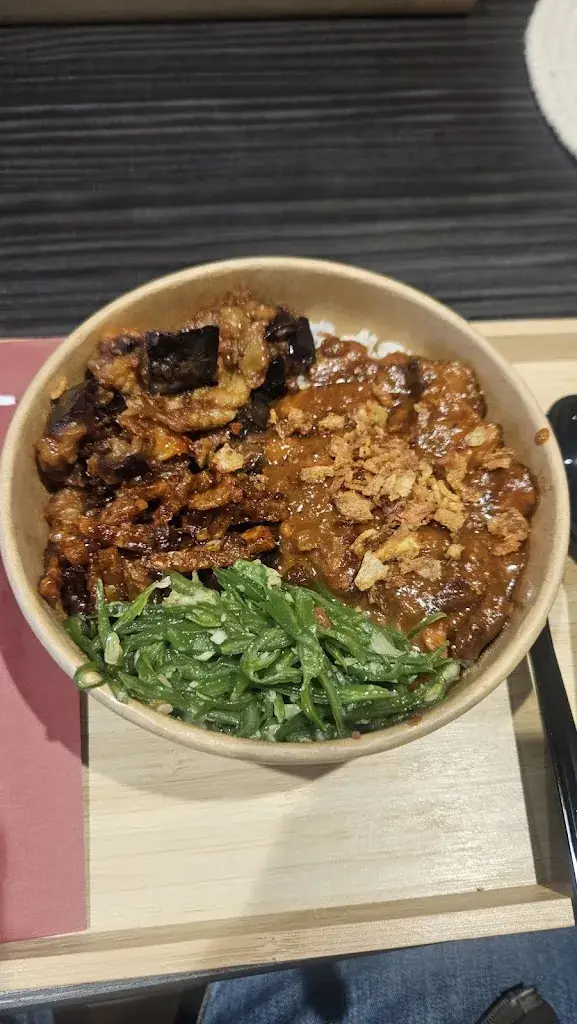 Aiman Shakir_Waroeng Kampoeng_Vlissingen_review