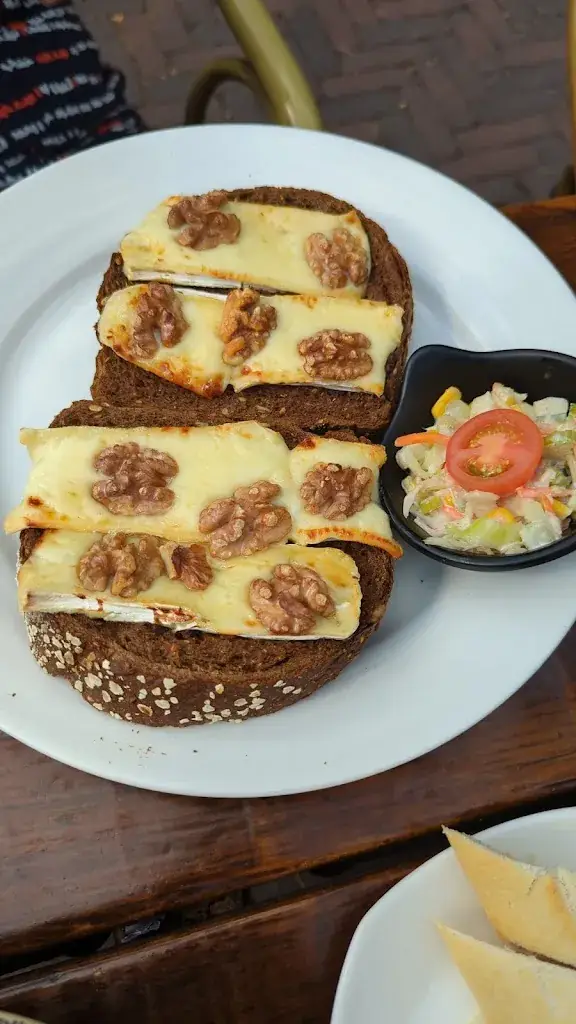 Matthew Shaw_Grand Café De Walrus - Leeuwarden_Leeuwarden_avis