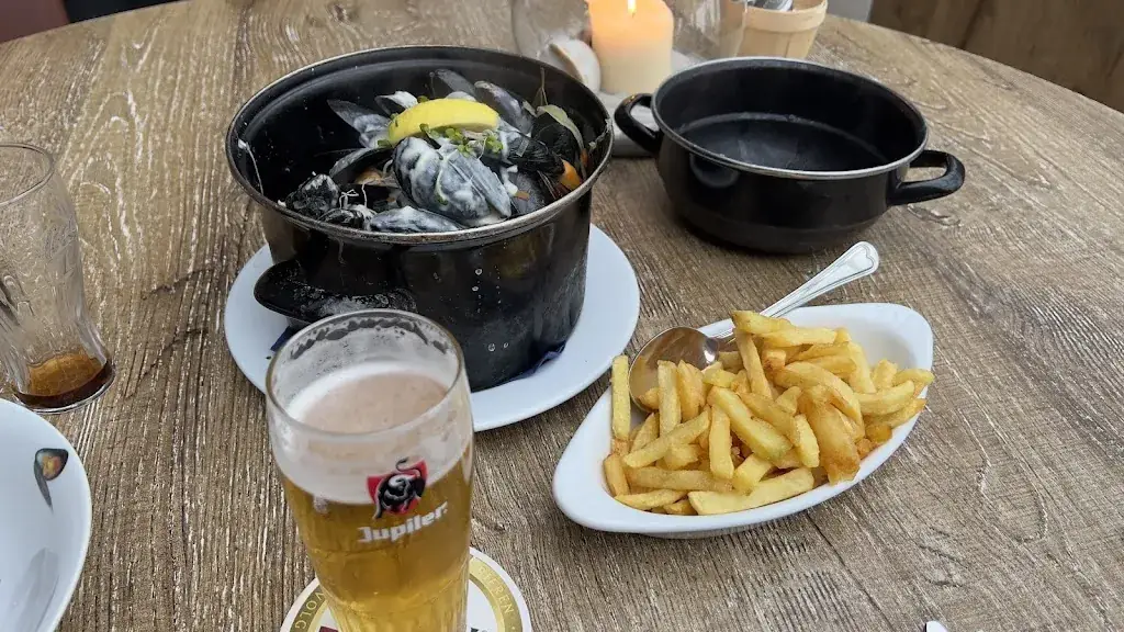 Hugo Figueira_De Viskêête / Piet van Oost B.V._Yerseke_review