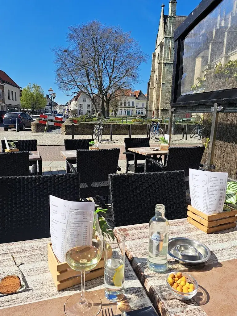 nicolle vandermee_Café Kwebbel_Hulst_review