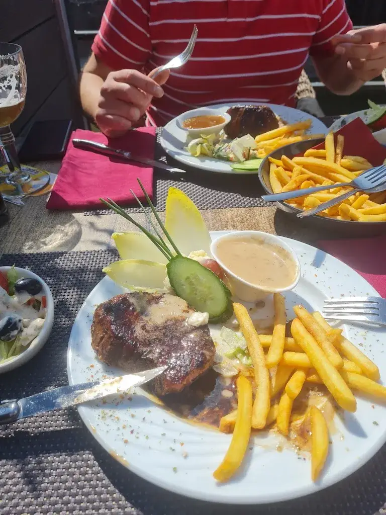 toshi romy marly orliena_Café Kwebbel_Hulst_review