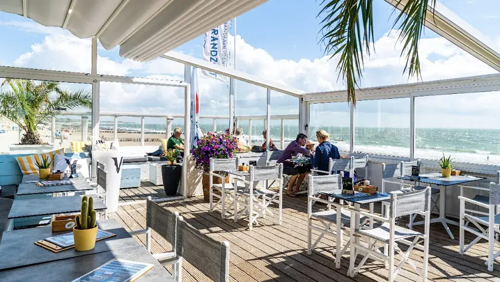 Strandpaviljoen de strandzot restaurant in Zoutelande