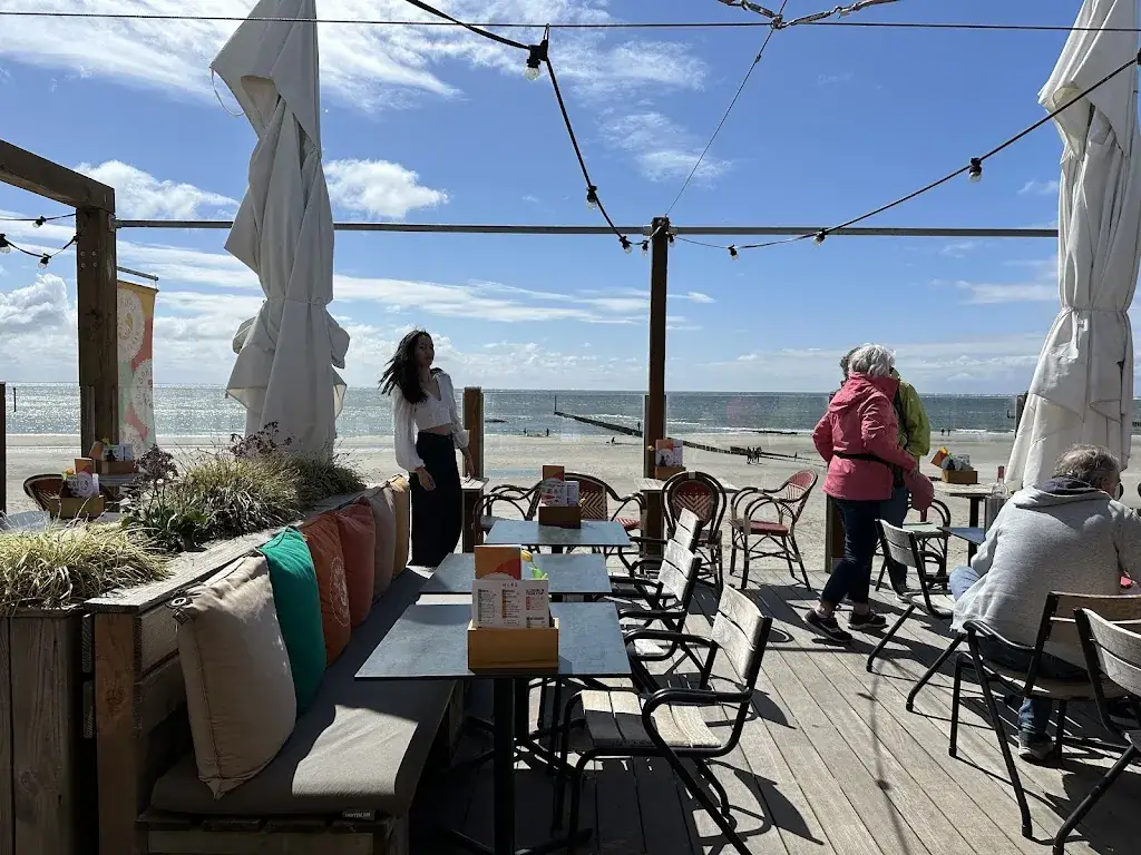 Maurice Korpelshoek_BomBaai Strandbar_Westkapelle_review