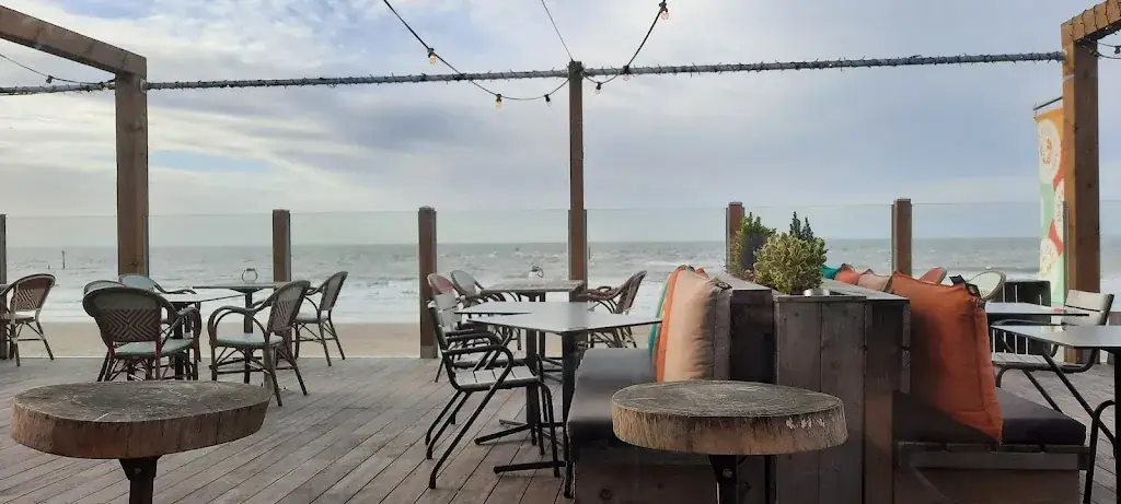 Frame_BomBaai Strandbar_Westkapelle_review