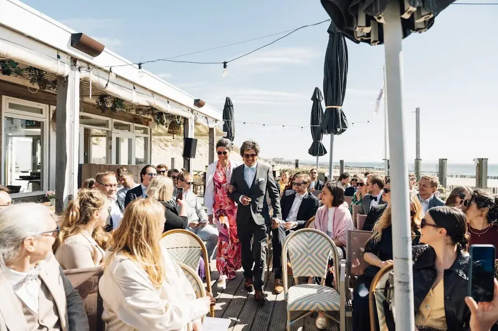 Eeckhout Yves-Emmanuel_Strandpaviljoen Bluv_Westkapelle_review