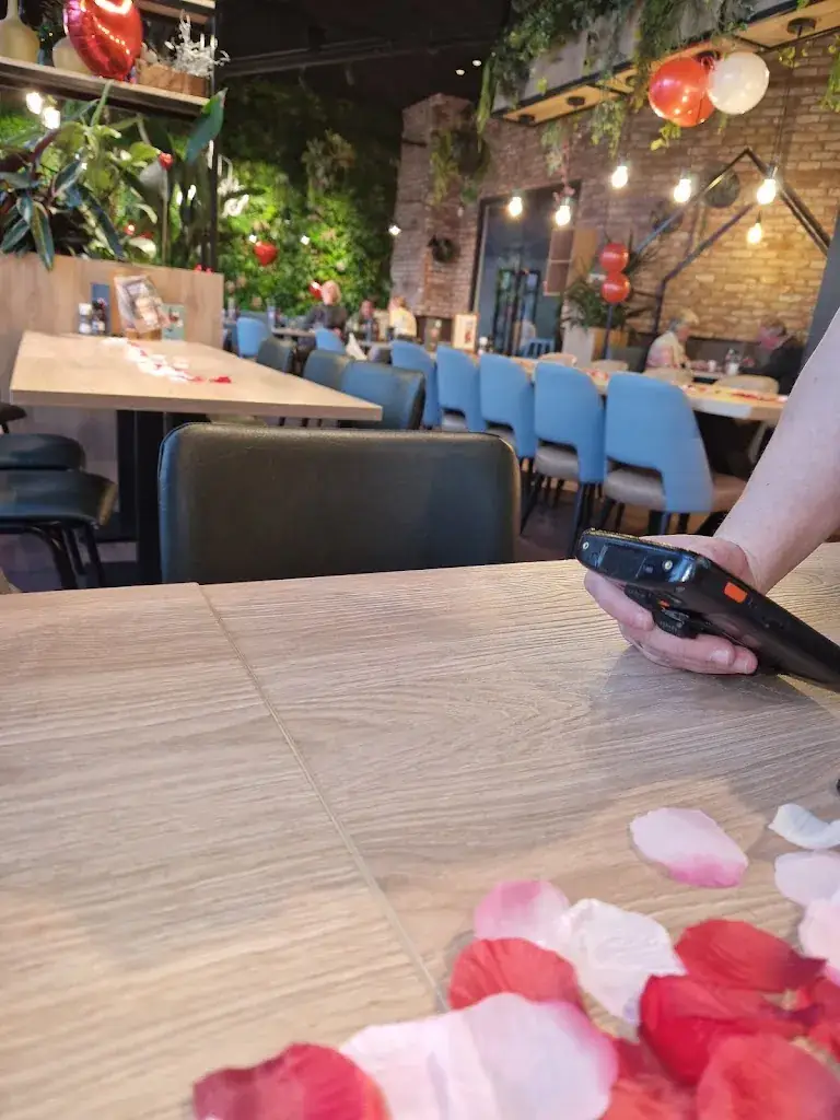 Jacek Melka_Family Terneuzen Eethuis-Cafetaria_Terneuzen_recensione