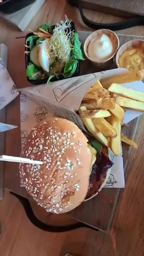 Family Terneuzen Eethuis-Cafetaria_Terneuzen_slider_image_2