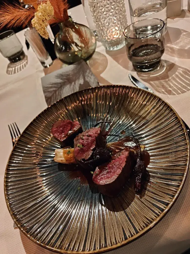 Cyriel Rademacher_Mia's Restaurant & Lounge_Axel_review