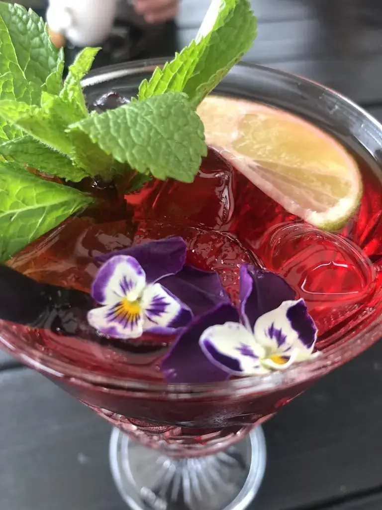 Margitte Reiner_Mia's Restaurant & Lounge_Axel_review